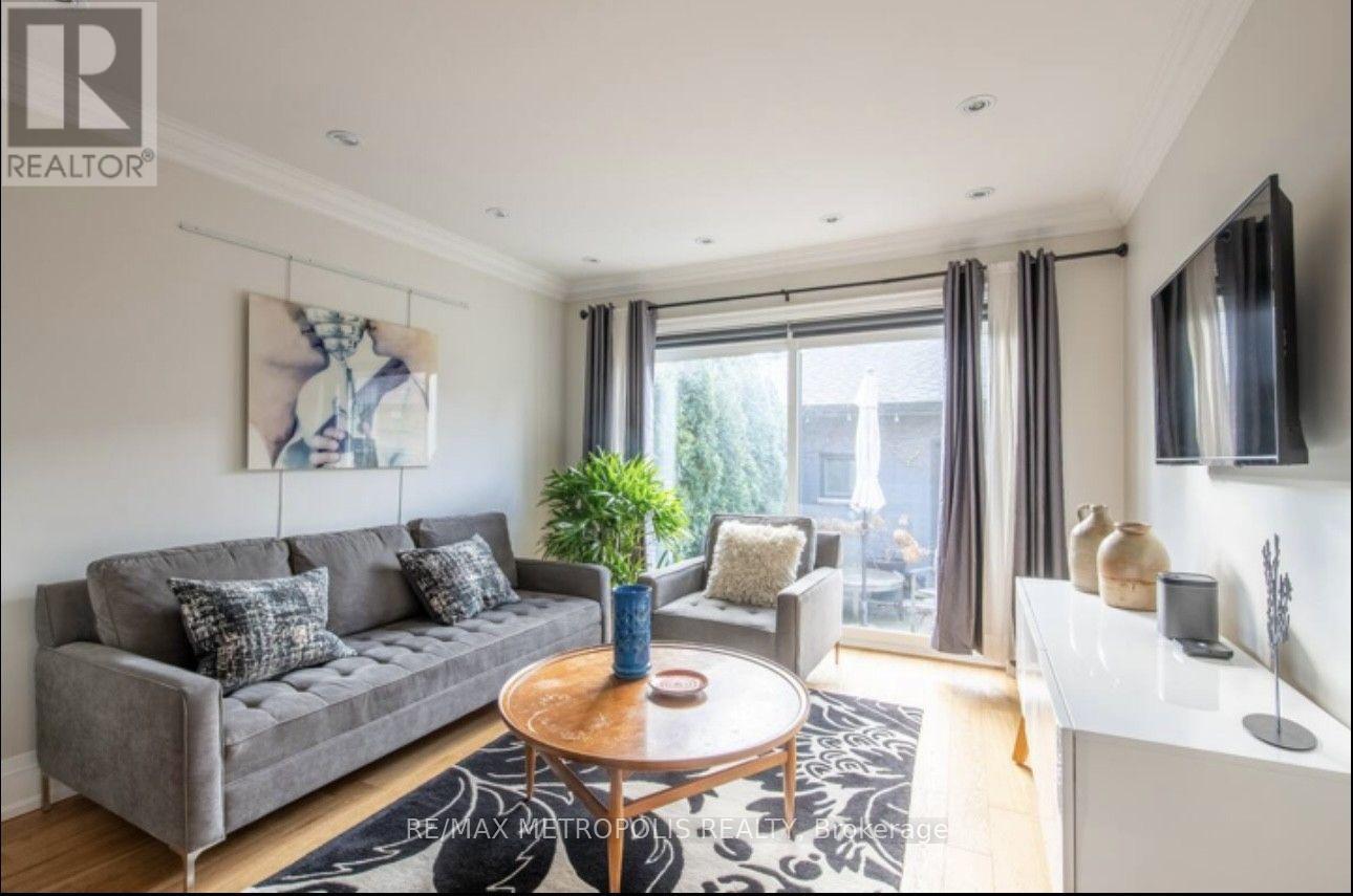 Main Floor - 72 Grace Street, Toronto, Ontario  M6J 2S2 - Photo 3 - C13691242