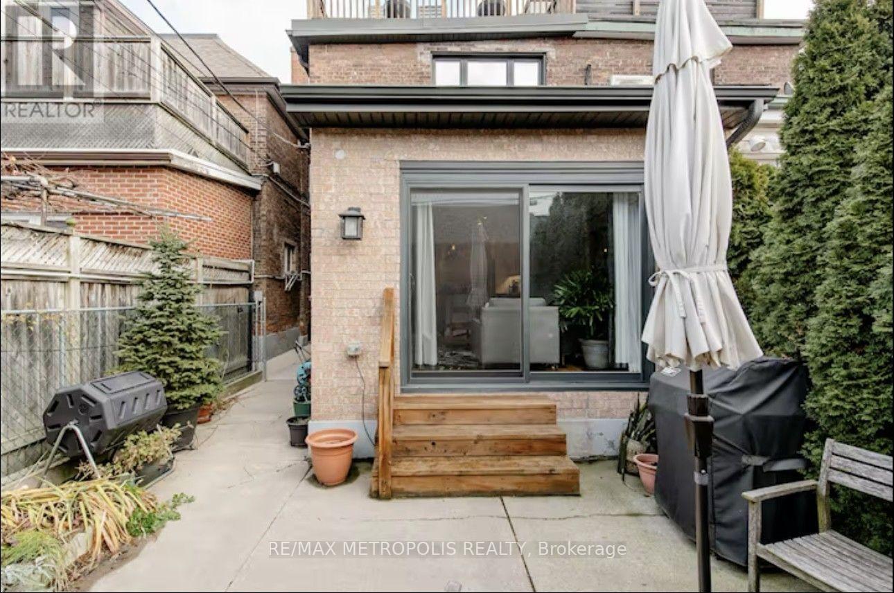 Main Floor - 72 Grace Street, Toronto, Ontario  M6J 2S2 - Photo 9 - C13691242