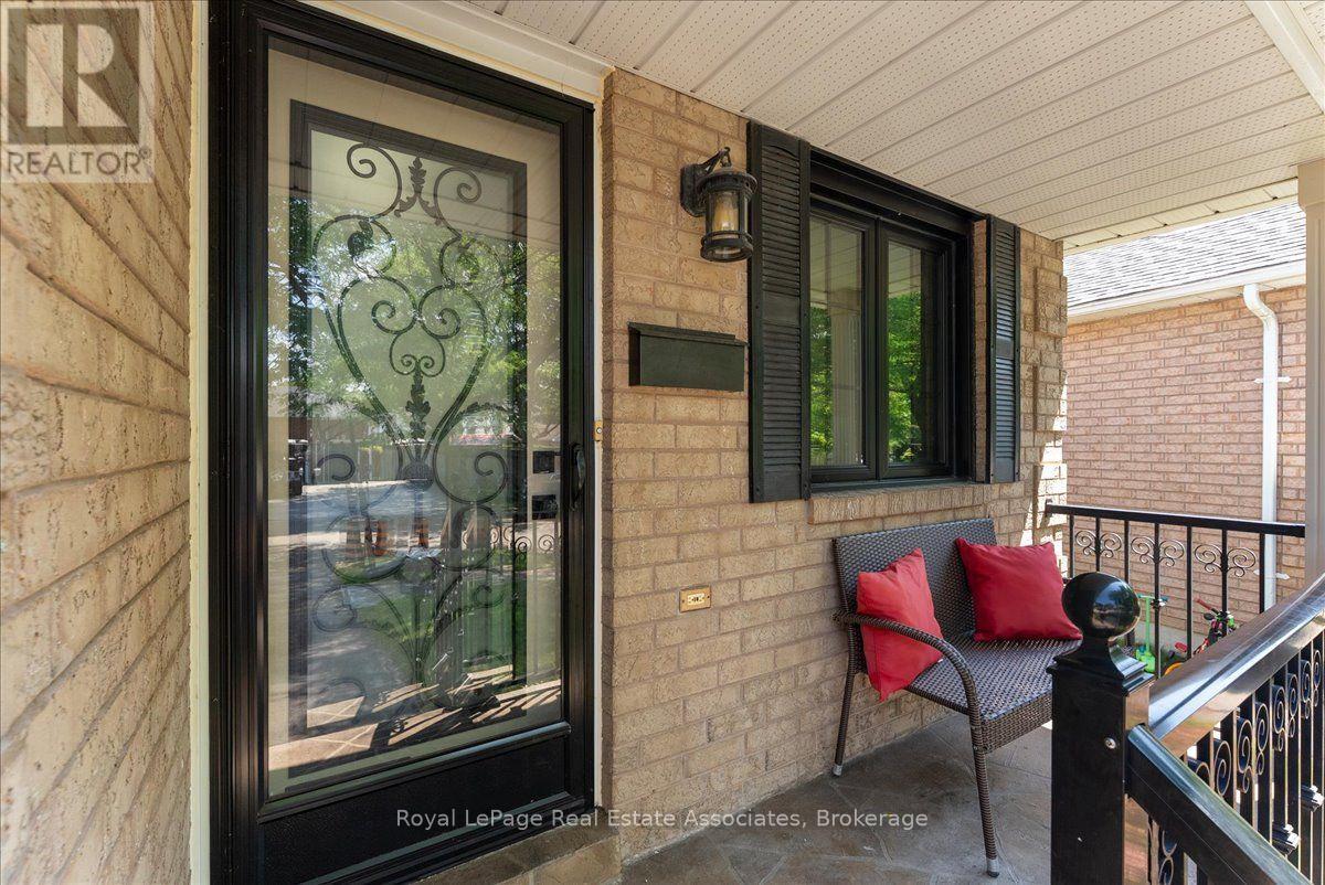 1464 Trowbridge Drive, Oshawa, Ontario  L1G 7R7 - Photo 3 - E13691096