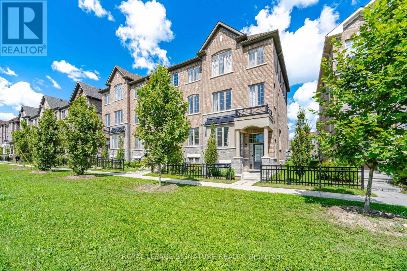 3 KINGFISHER WAY, Whitby, Ontario