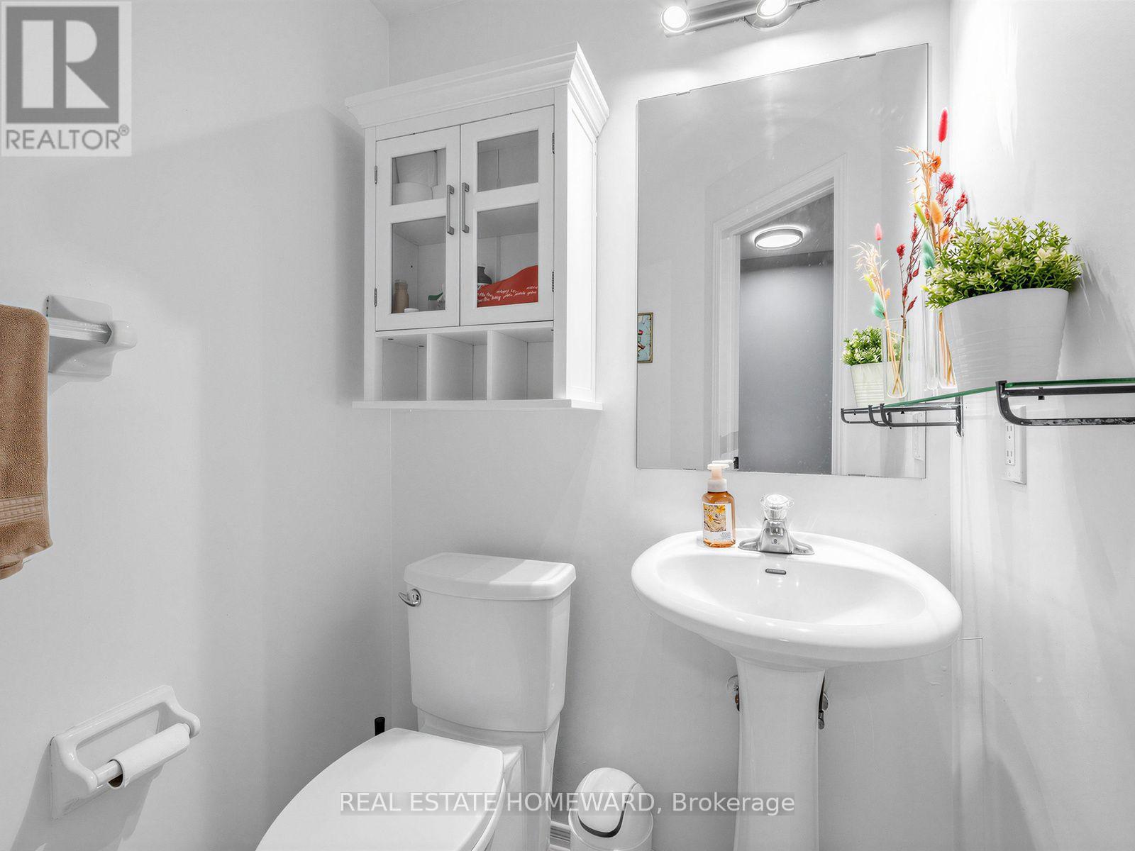 24 Filmic Lane, Toronto, Ontario  M4M 3R1 - Photo 10 - E13691164
