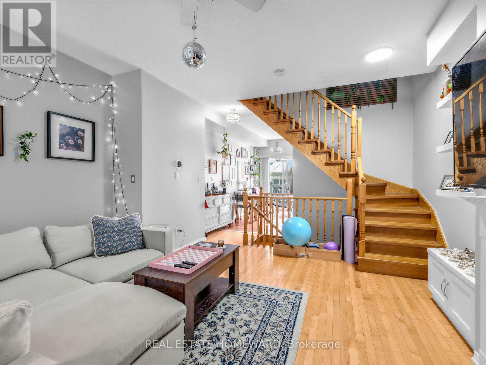 24 Filmic Lane, Toronto, Ontario  M4M 3R1 - Photo 11 - E13691164