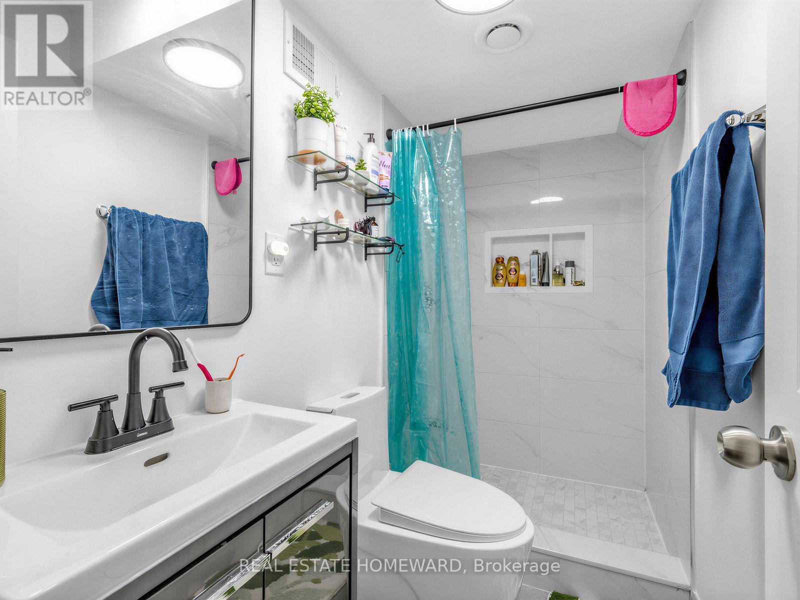 24 Filmic Lane, Toronto, Ontario  M4M 3R1 - Photo 19 - E13691164