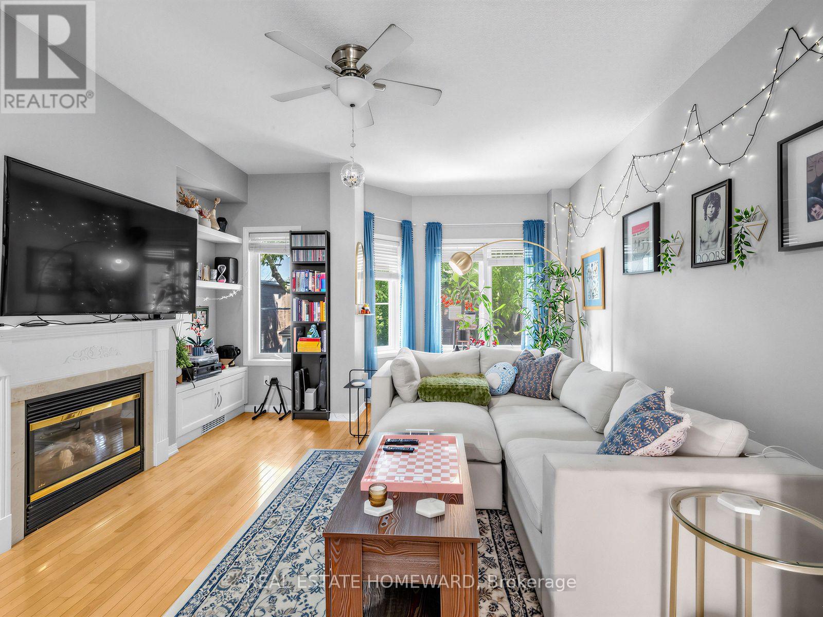 24 Filmic Lane, Toronto, Ontario  M4M 3R1 - Photo 4 - E13691164