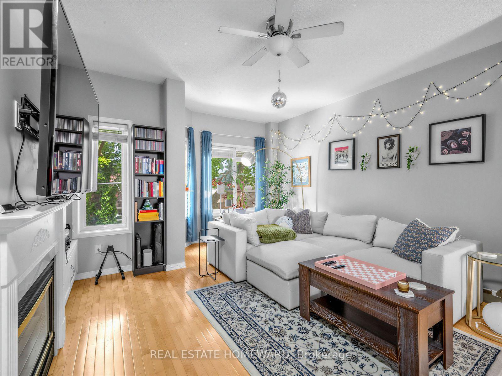 24 Filmic Lane, Toronto, Ontario  M4M 3R1 - Photo 5 - E13691164