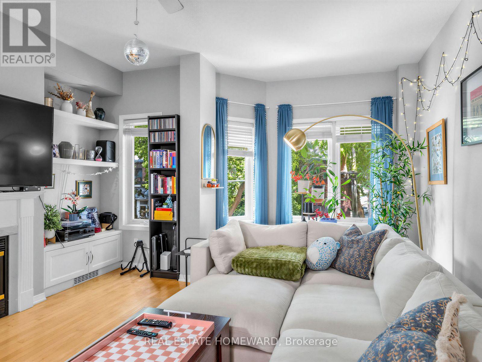 24 Filmic Lane, Toronto, Ontario  M4M 3R1 - Photo 6 - E13691164