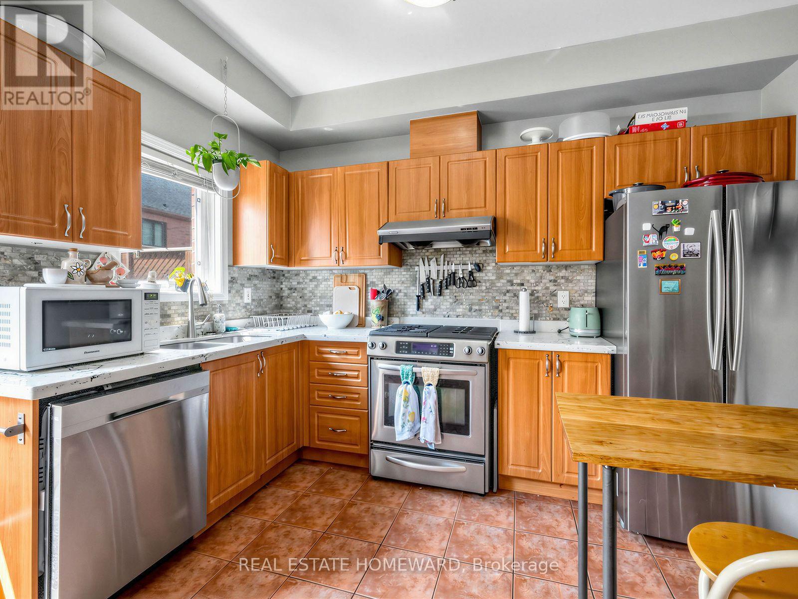 24 Filmic Lane, Toronto, Ontario  M4M 3R1 - Photo 7 - E13691164