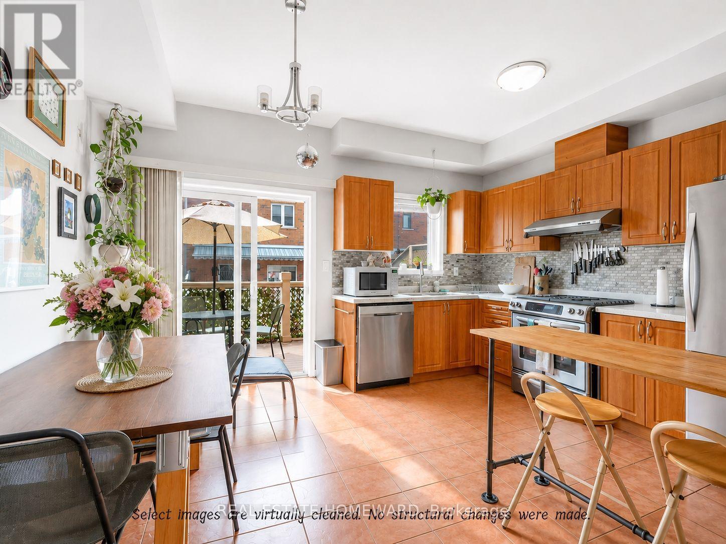 24 Filmic Lane, Toronto, Ontario  M4M 3R1 - Photo 8 - E13691164