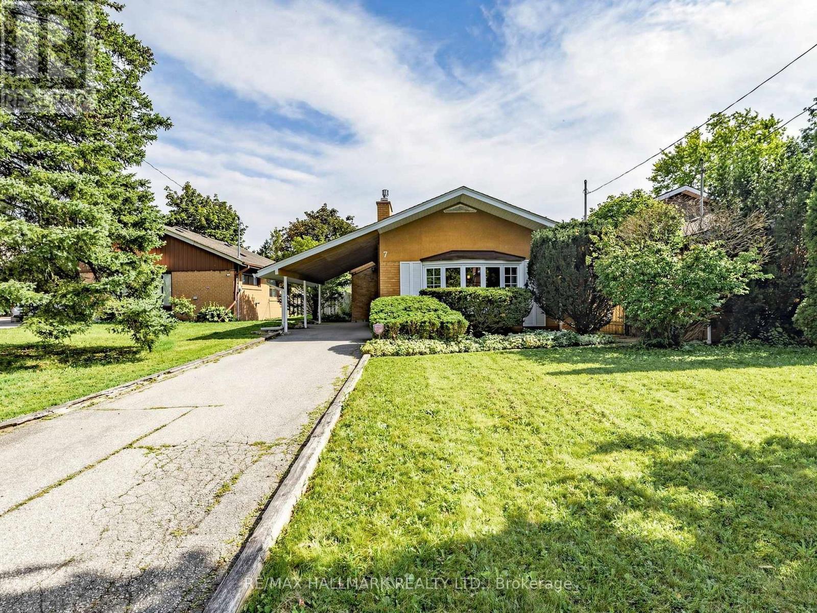 7 PANMURE CRESCENT, Toronto, Ontario
