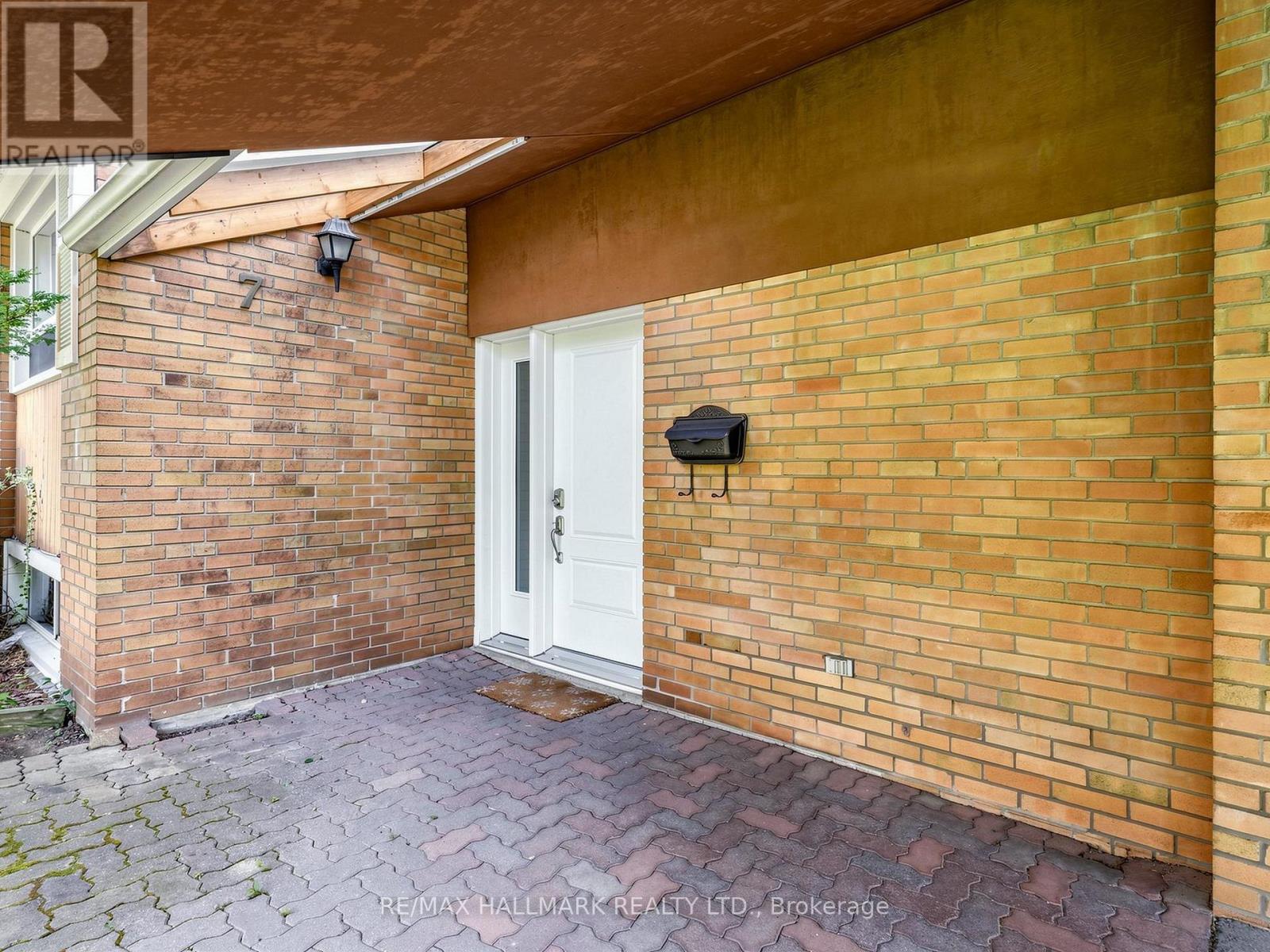7 Panmure Crescent, Toronto, Ontario  M1K 4Y5 - Photo 3 - E13691352