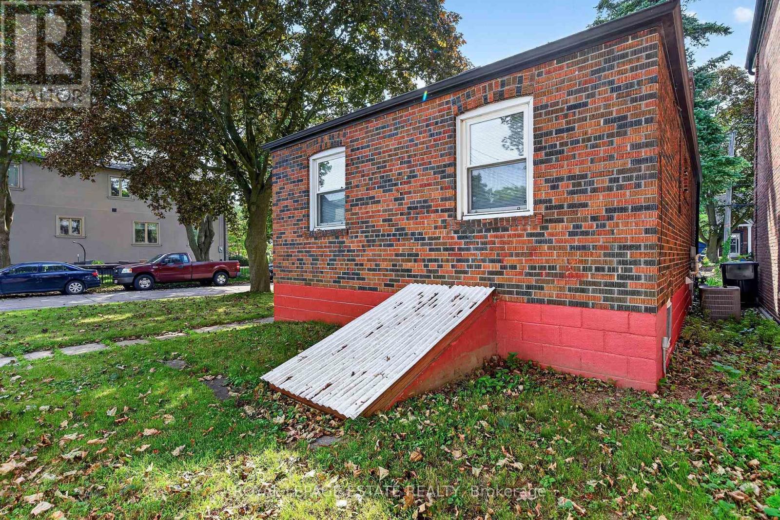 29 Red Deer Avenue, Toronto, Ontario  M1N 2Z1 - Photo 41 - E13691408