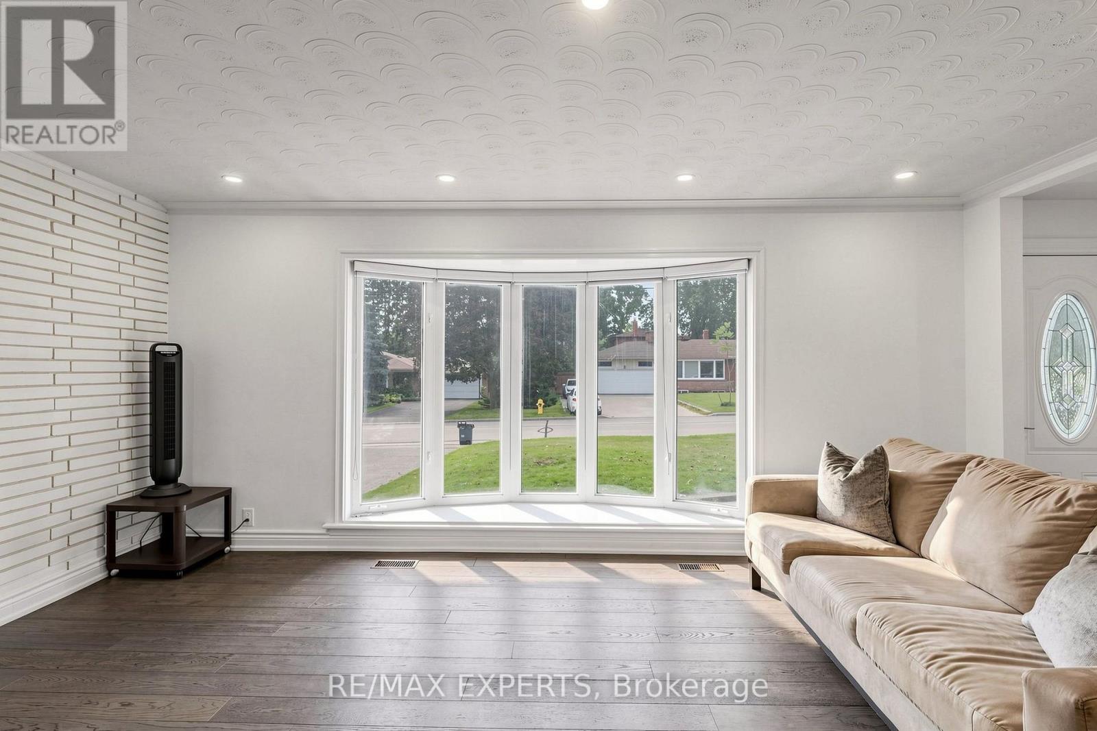 8 Longbridge Road, Vaughan, Ontario  L4J 1L5 - Photo 7 - N13691144