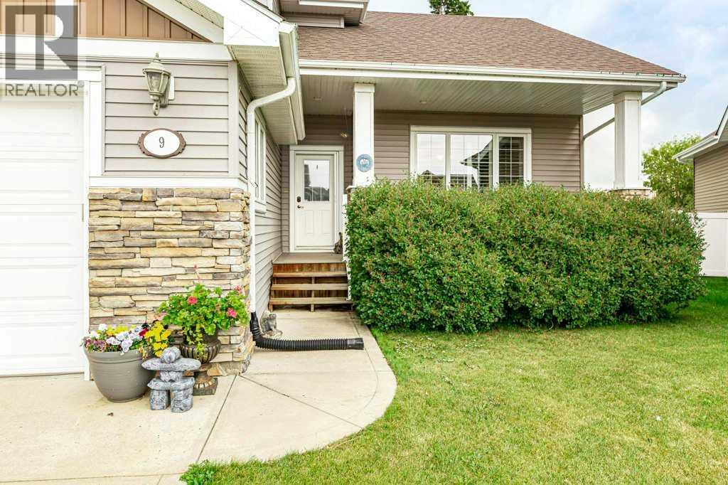 9 Henner's Outlook, Lacombe, Alberta  T4L 1Z3 - Photo 2 - A2325434
