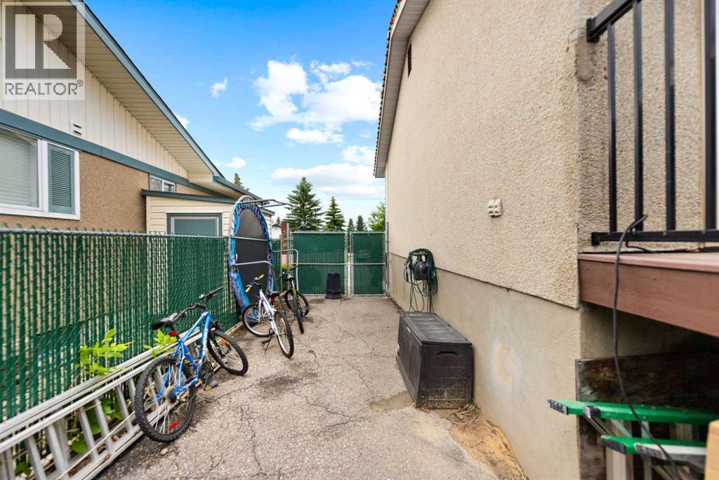 323 Maddock Crescent NE, Calgary, Alberta  T2A 3W7 - Photo 9 - A2325371