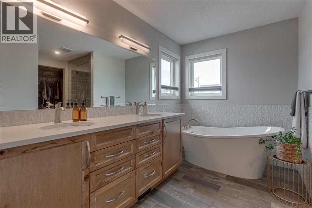 29 Longmire Close, Red Deer, Alberta  T4R 0S7 - Photo 27 - A2330356