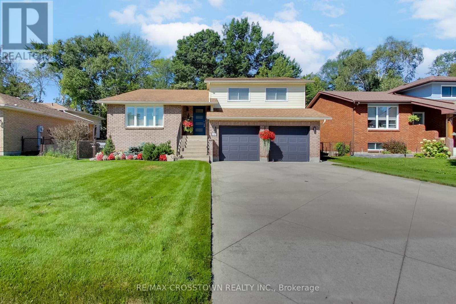 38 Innisbrook Drive, Wasaga Beach, Ontario  L9Z 1G2 - Photo 1 - S13691098