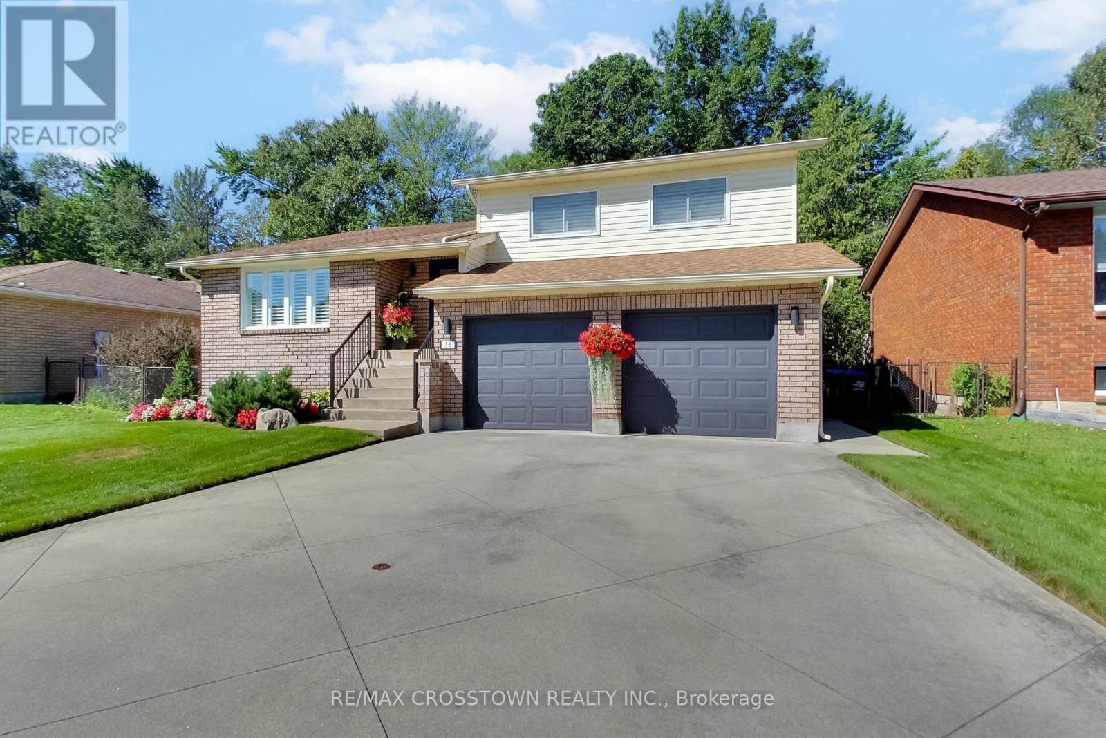 38 Innisbrook Drive, Wasaga Beach, Ontario  L9Z 1G2 - Photo 2 - S13691098