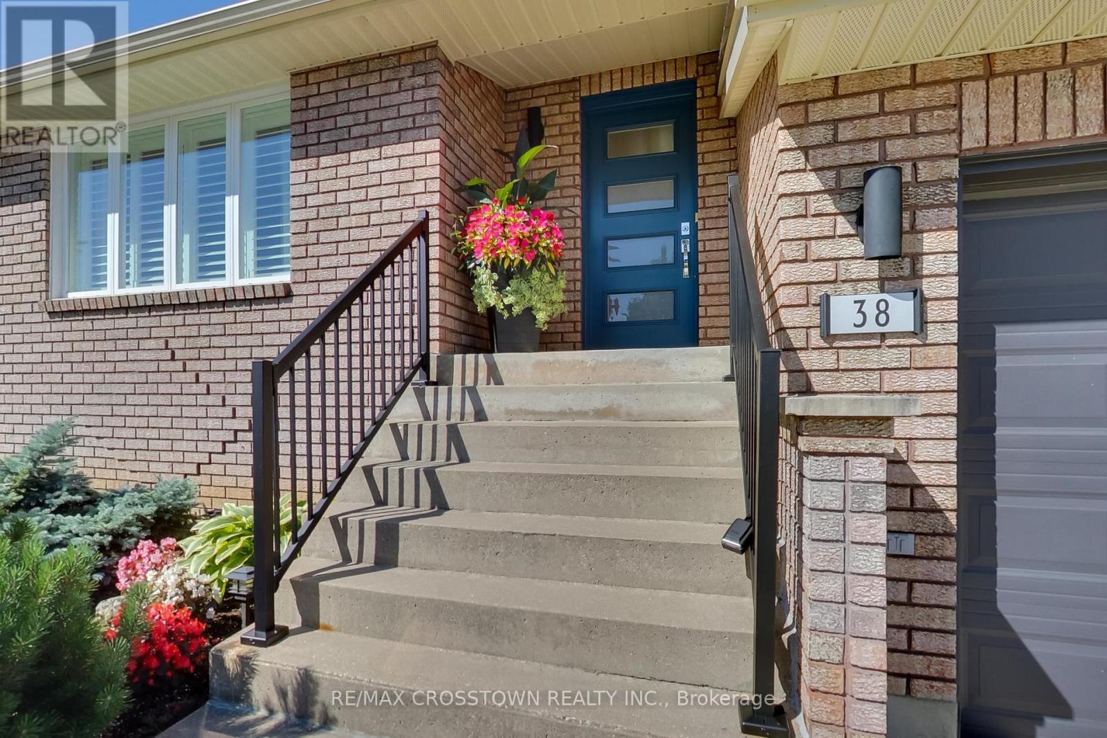 38 Innisbrook Drive, Wasaga Beach, Ontario  L9Z 1G2 - Photo 3 - S13691098