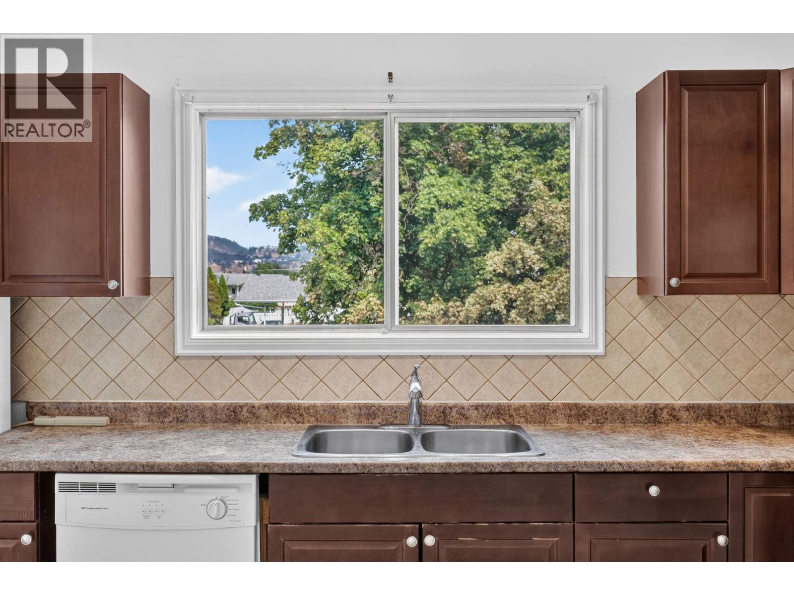 1420 Graham Road, Kelowna, British Columbia  V1X 1K2 - Photo 8 - 10379541
