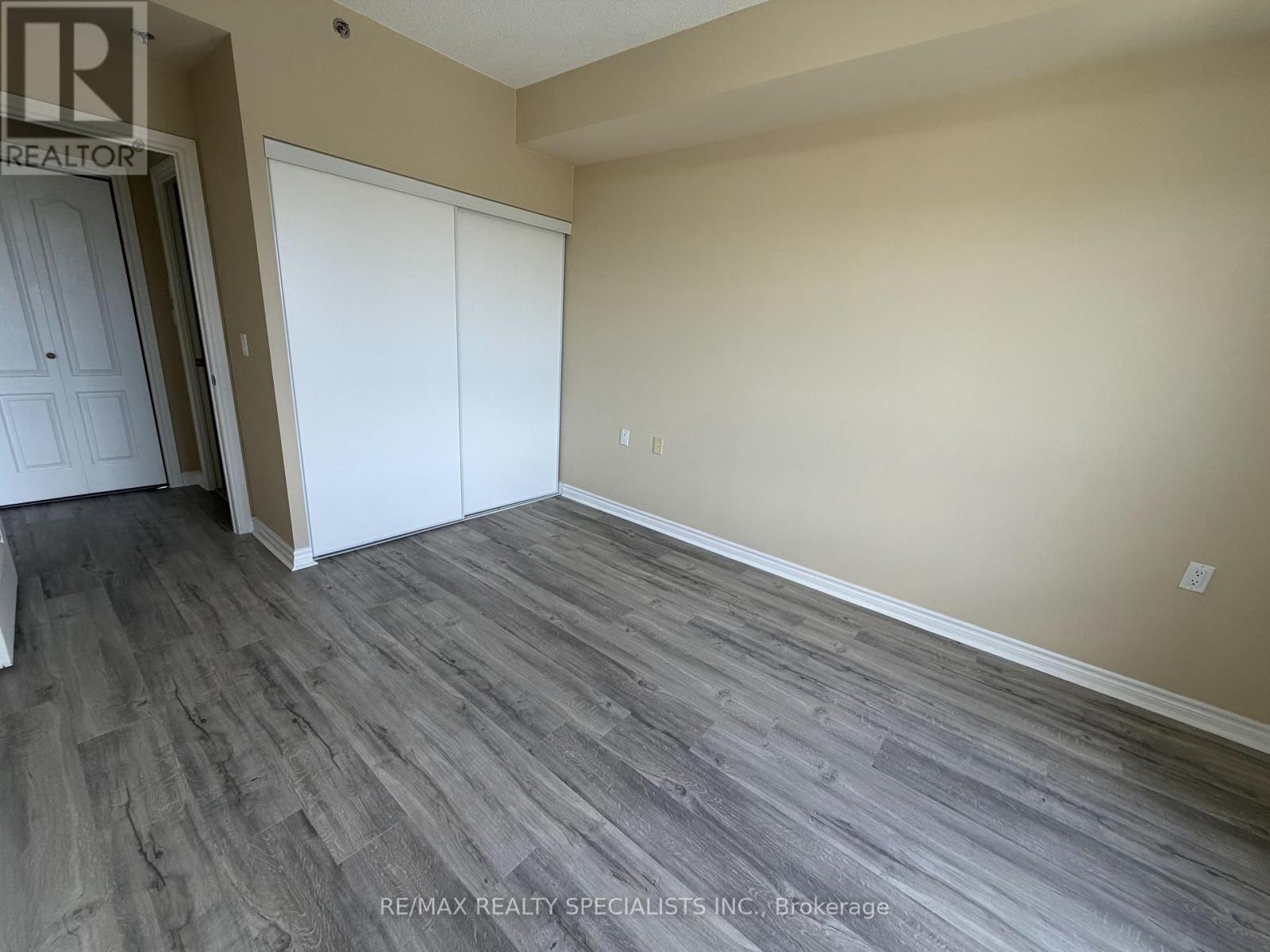 1007 - 810 Scollard Court, Mississauga, Ontario  L5V 0A4 - Photo 16 - W13691106