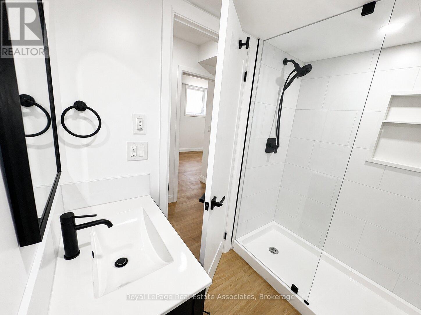 1 Gs - 17 White Avenue, Toronto, Ontario  M6N 1S7 - Photo 5 - W13691170