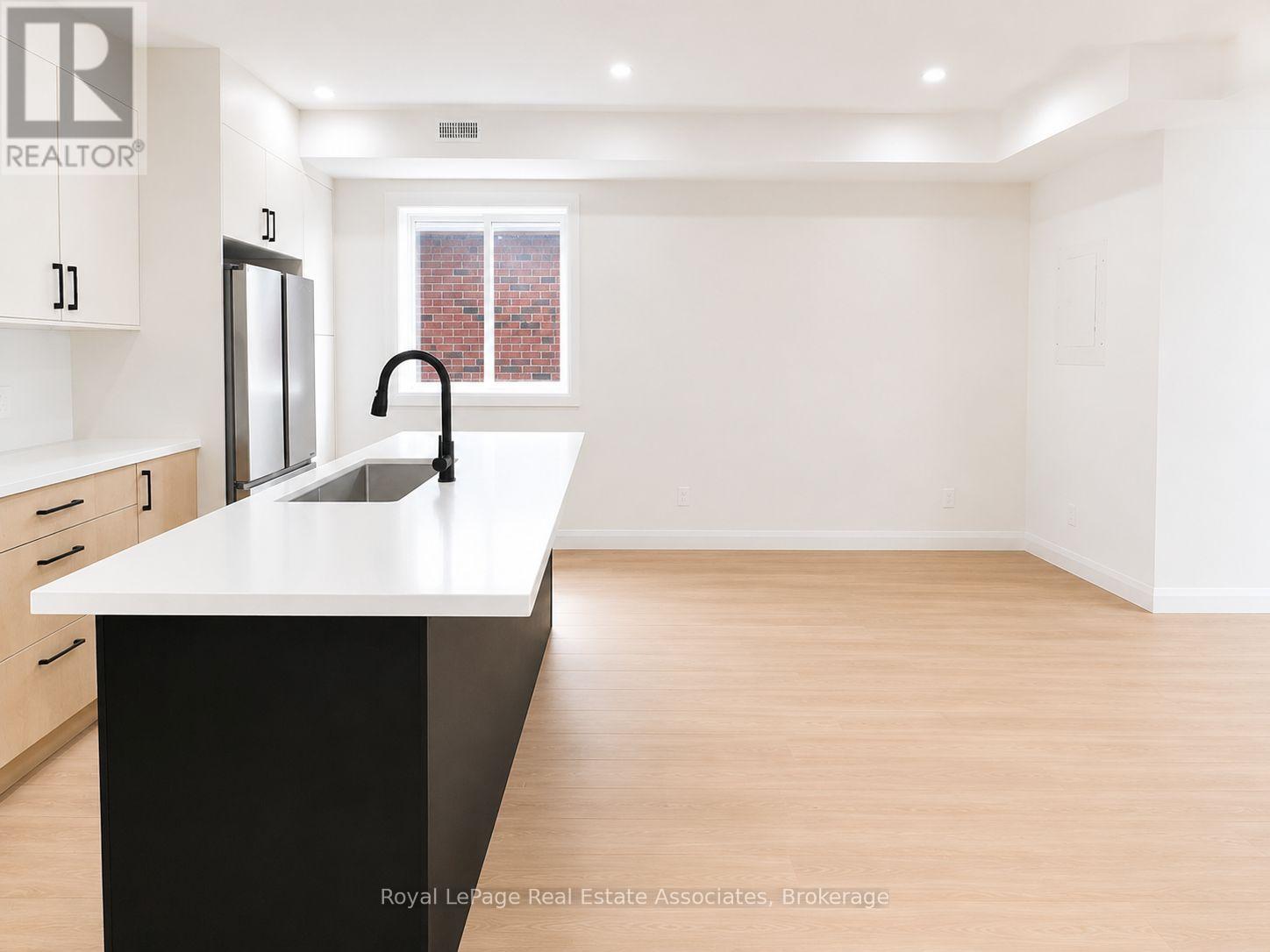5 SFN - 17 WHITE AVENUE