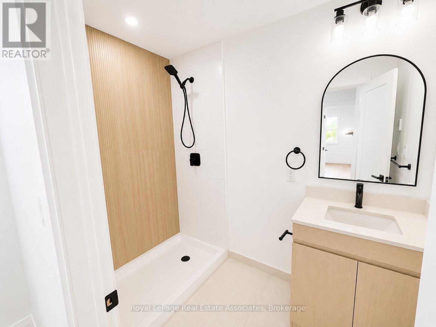 5 Sfn - 17 White Avenue, Toronto, Ontario  M6N 1S7 - Photo 6 - W13691202