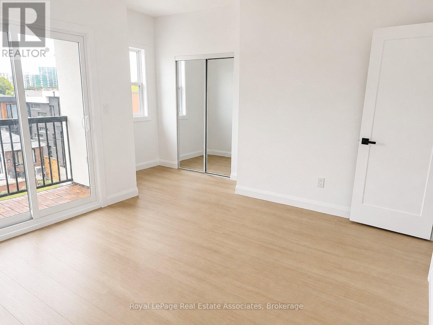 5 Sfn - 17 White Avenue, Toronto, Ontario  M6N 1S7 - Photo 7 - W13691202