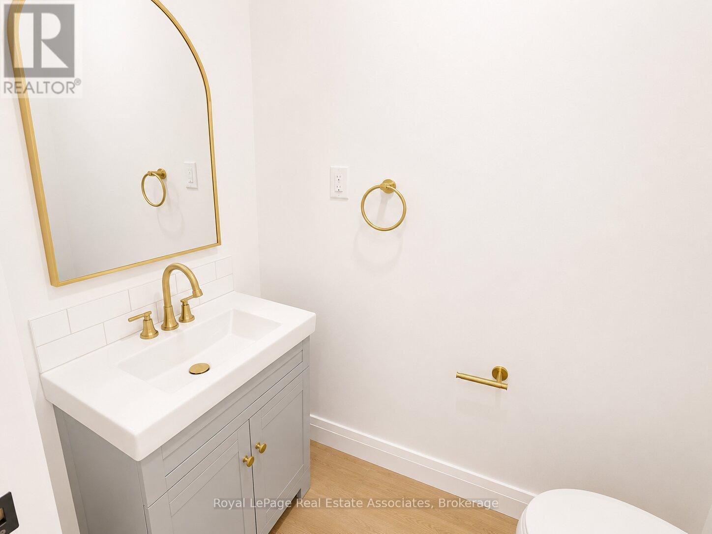 5 Sfn - 17 White Avenue, Toronto, Ontario  M6N 1S7 - Photo 8 - W13691202