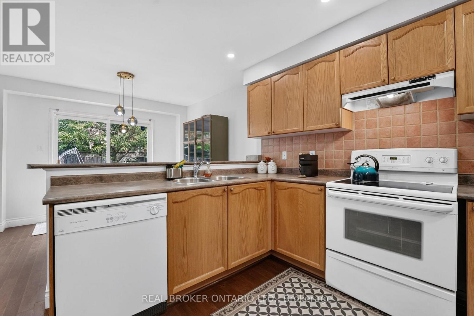 35 Belmont Boulevard, Halton Hills, Ontario  L7G 6B9 - Photo 12 - W13691206