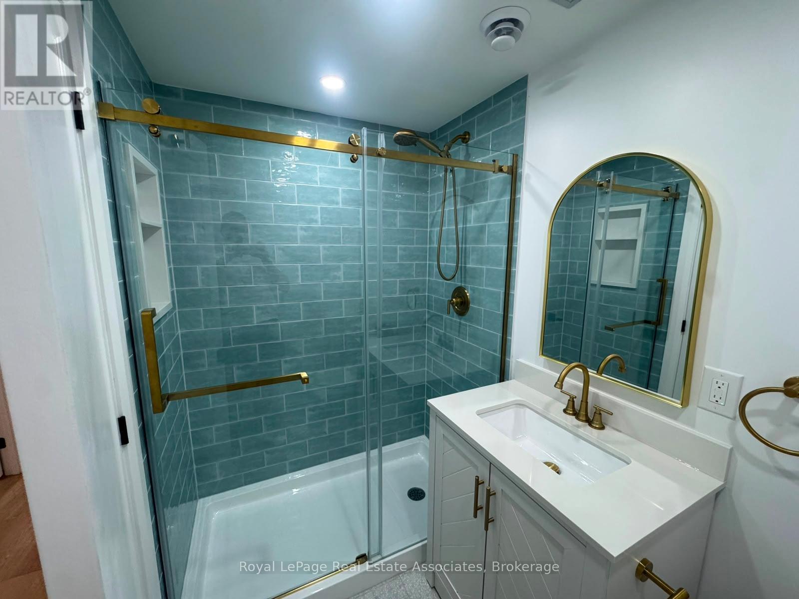 2 Mf - 17 White Avenue, Toronto, Ontario  M6N 1S7 - Photo 11 - W13691208