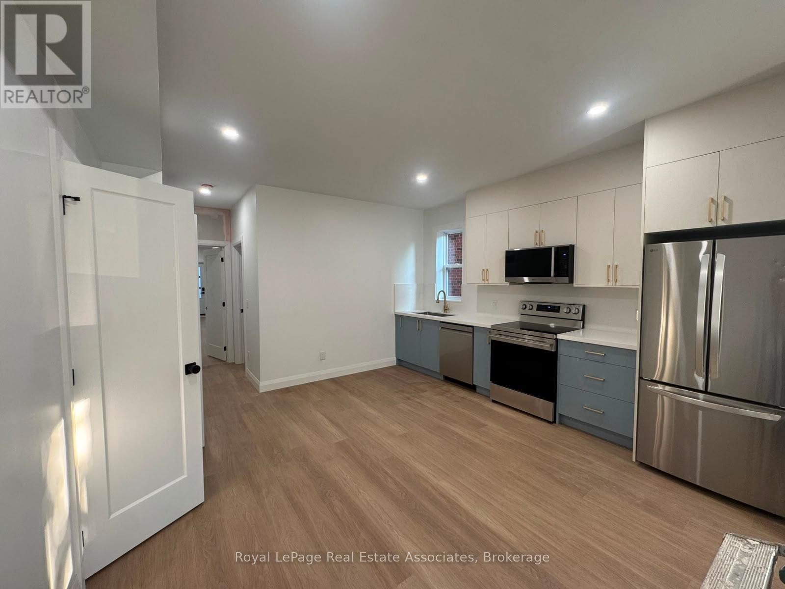 2 Mf - 17 White Avenue, Toronto, Ontario  M6N 1S7 - Photo 2 - W13691208