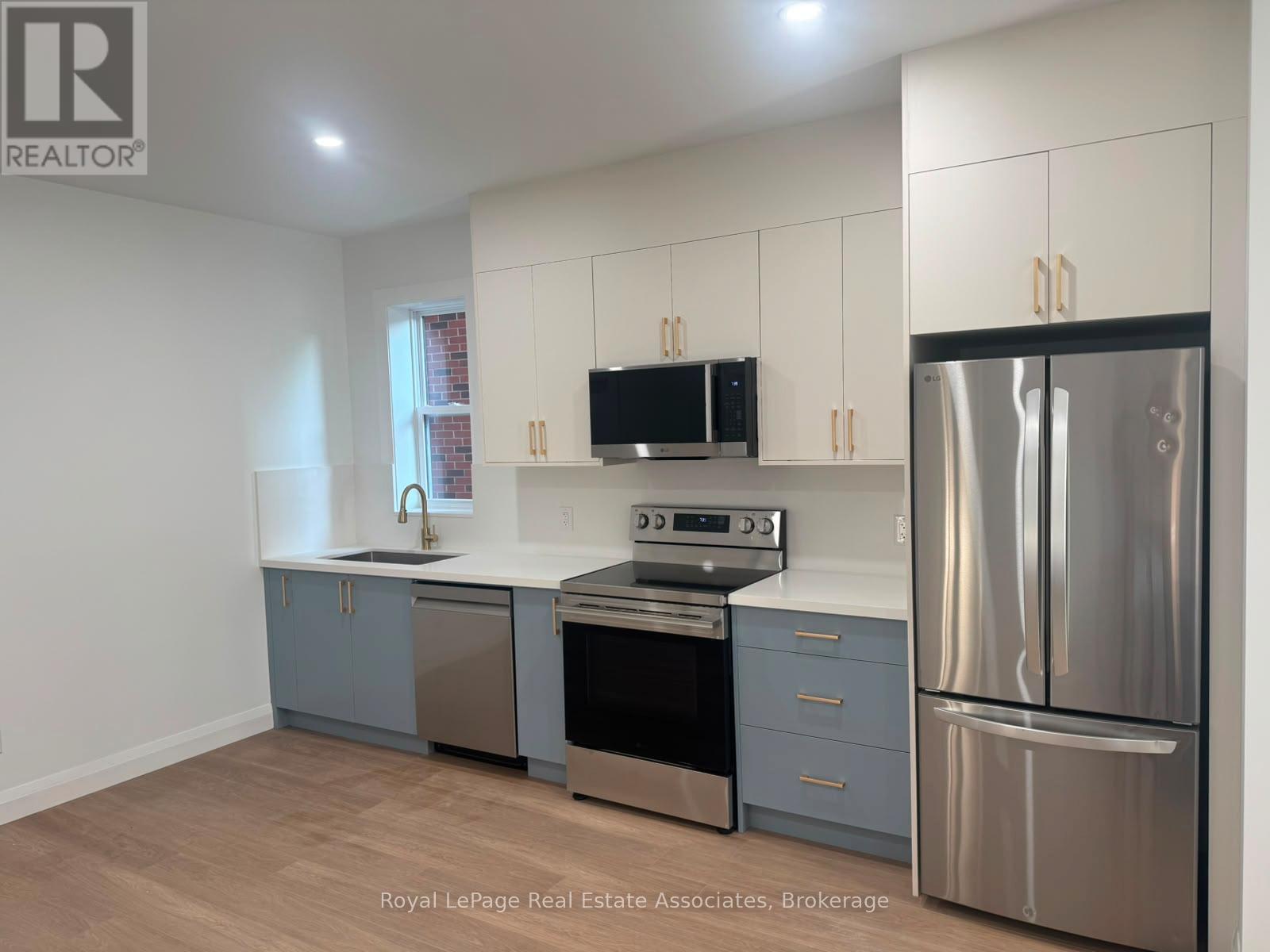 2 Mf - 17 White Avenue, Toronto, Ontario  M6N 1S7 - Photo 3 - W13691208
