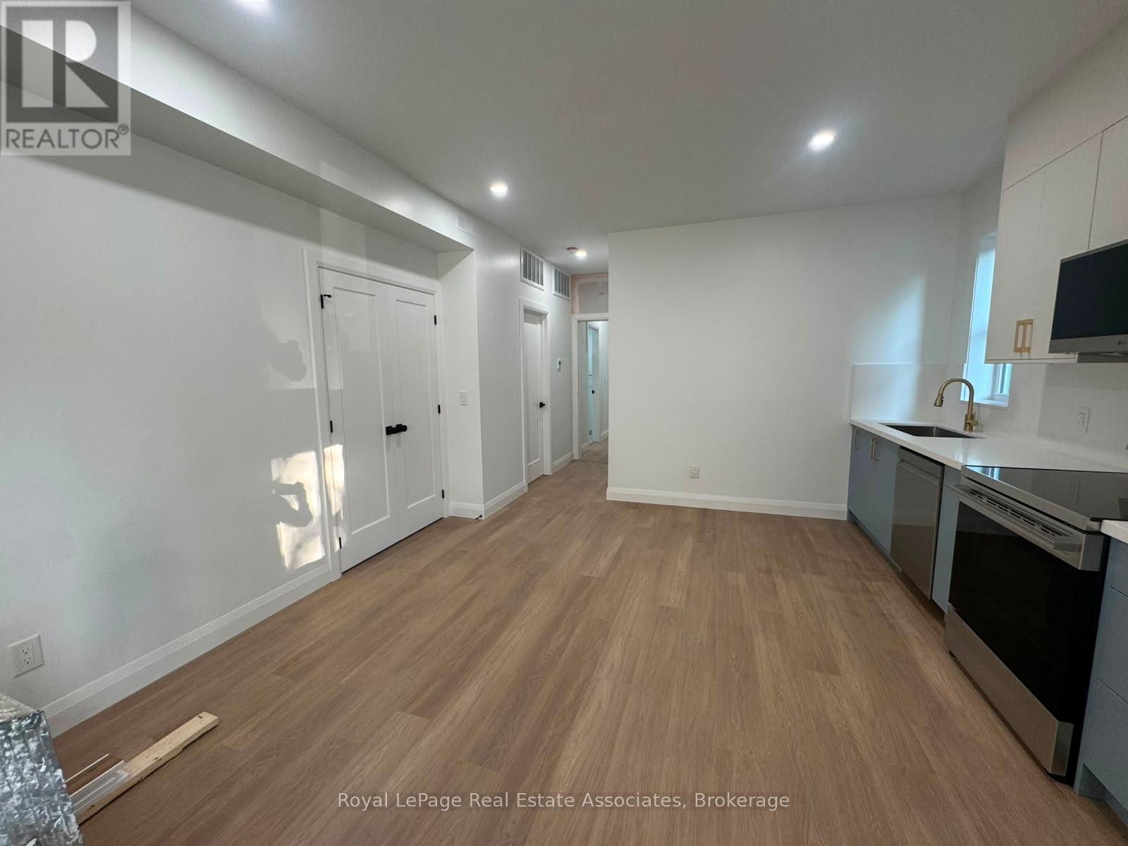 2 Mf - 17 White Avenue, Toronto, Ontario  M6N 1S7 - Photo 7 - W13691208