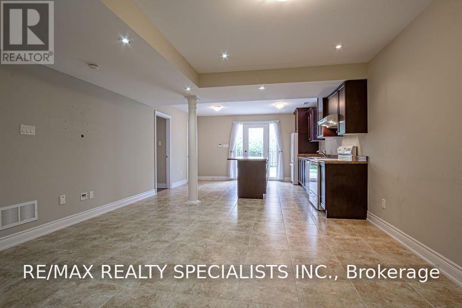 Lower - 5768 Whitehorn Avenue, Mississauga, Ontario  L5V 1W1 - Photo 5 - W13691238