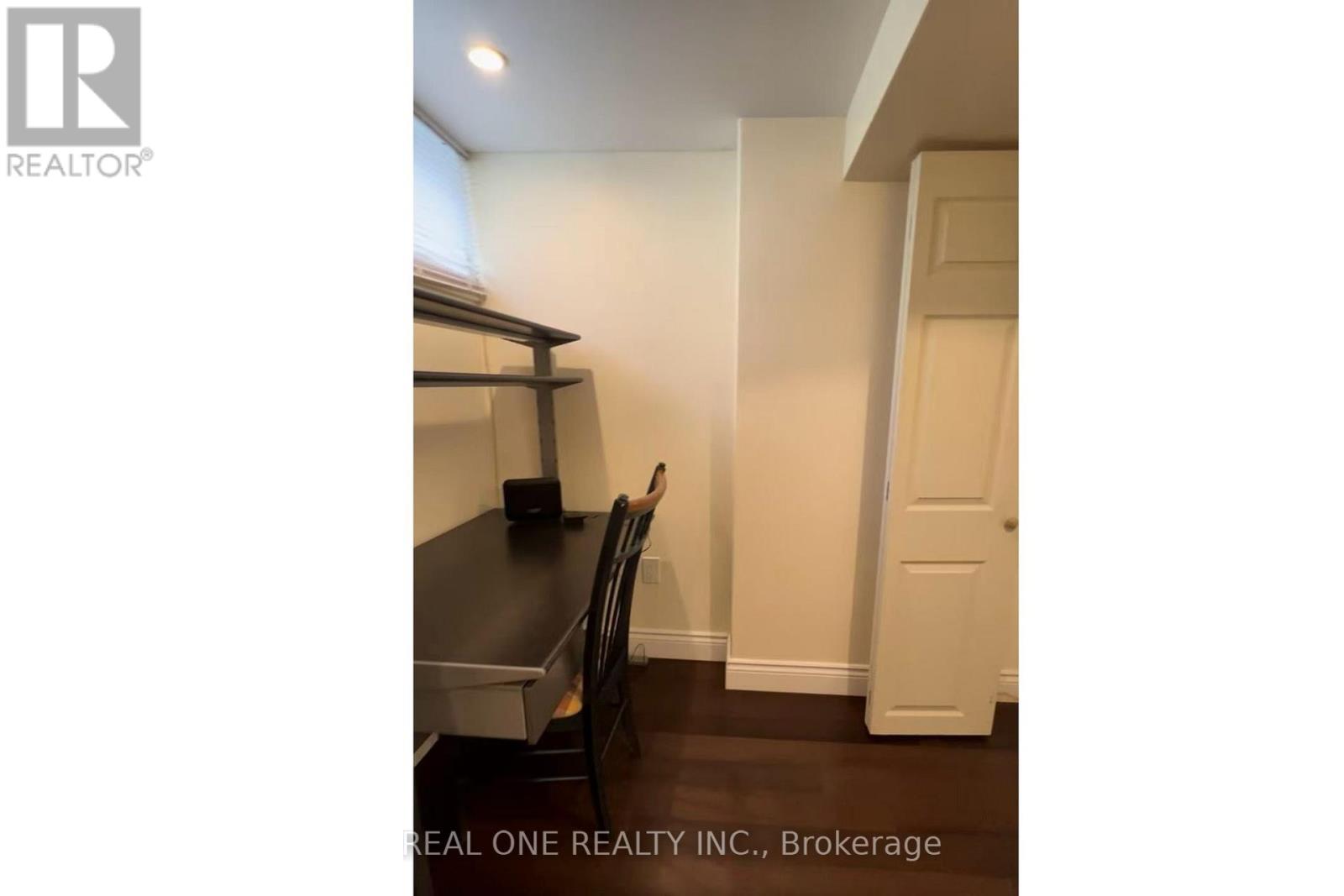 Bsmt Room 1 - 58 Sewell Drive, Oakville, Ontario  L6H 1C5 - Photo 3 - W13691282