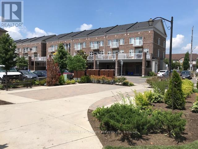 7 - 165 HAMPSHIRE WAY