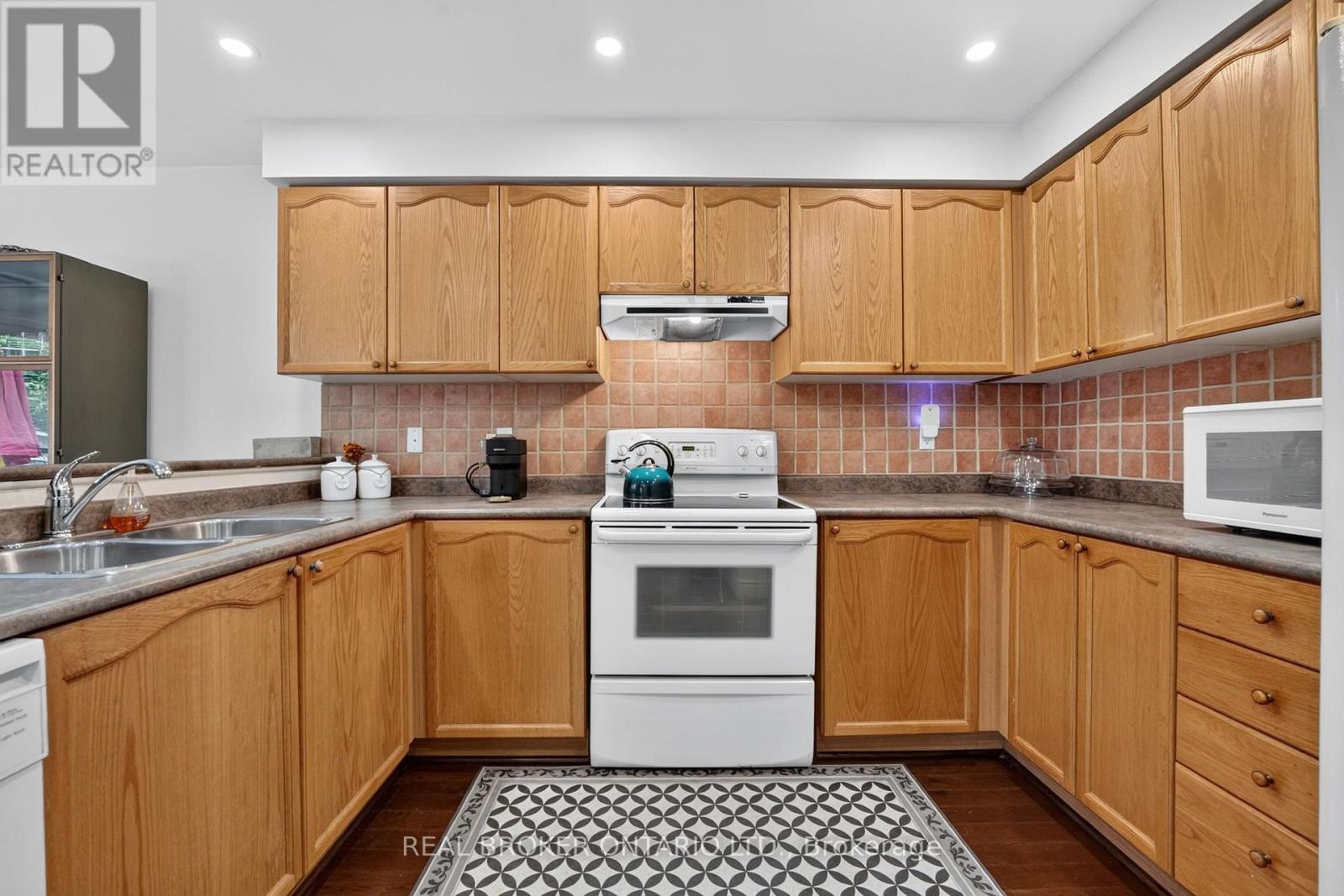 35 Belmont Boulevard, Halton Hills, Ontario  L7G 6B9 - Photo 13 - W13691330