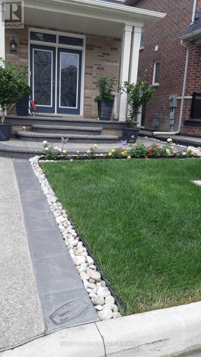 33 Abercrombie Crescent, Brampton, Ontario  L7A 4N1 - Photo 2 - W13691336