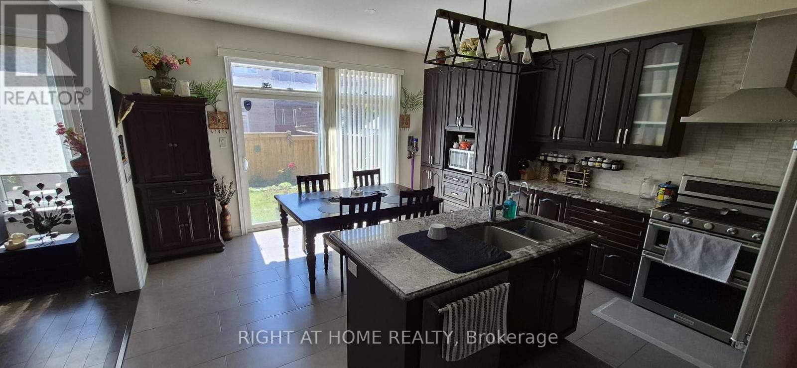 33 Abercrombie Crescent, Brampton, Ontario  L7A 4N1 - Photo 6 - W13691336