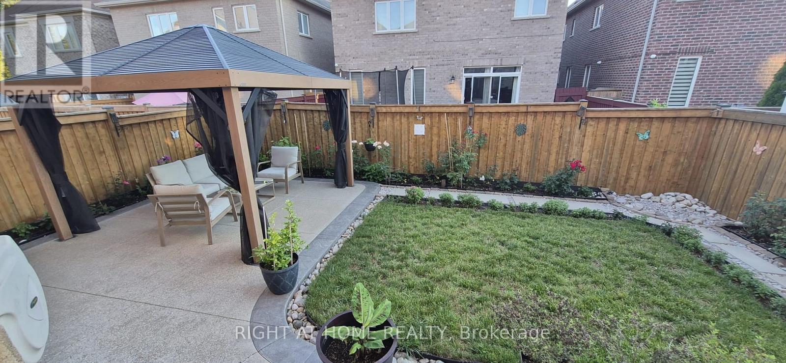33 Abercrombie Crescent, Brampton, Ontario  L7A 4N1 - Photo 9 - W13691336