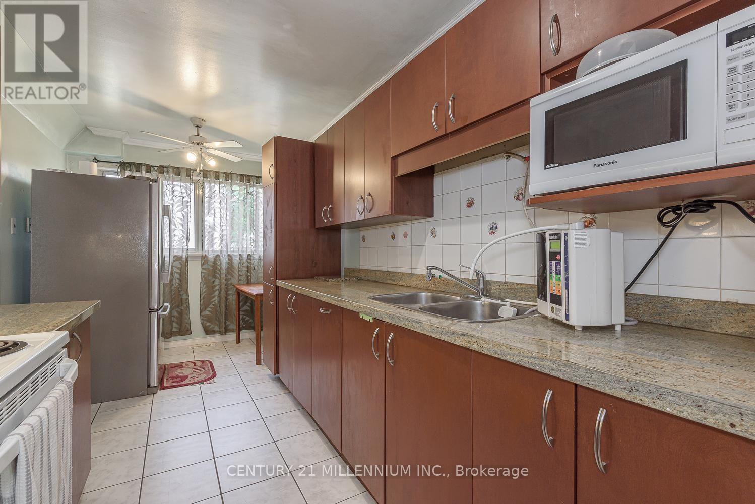 336 Fleetwood Crescent, Brampton, Ontario  L6T 2E7 - Photo 12 - W13691354