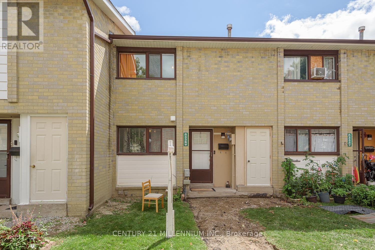 336 Fleetwood Crescent, Brampton, Ontario  L6T 2E7 - Photo 4 - W13691354