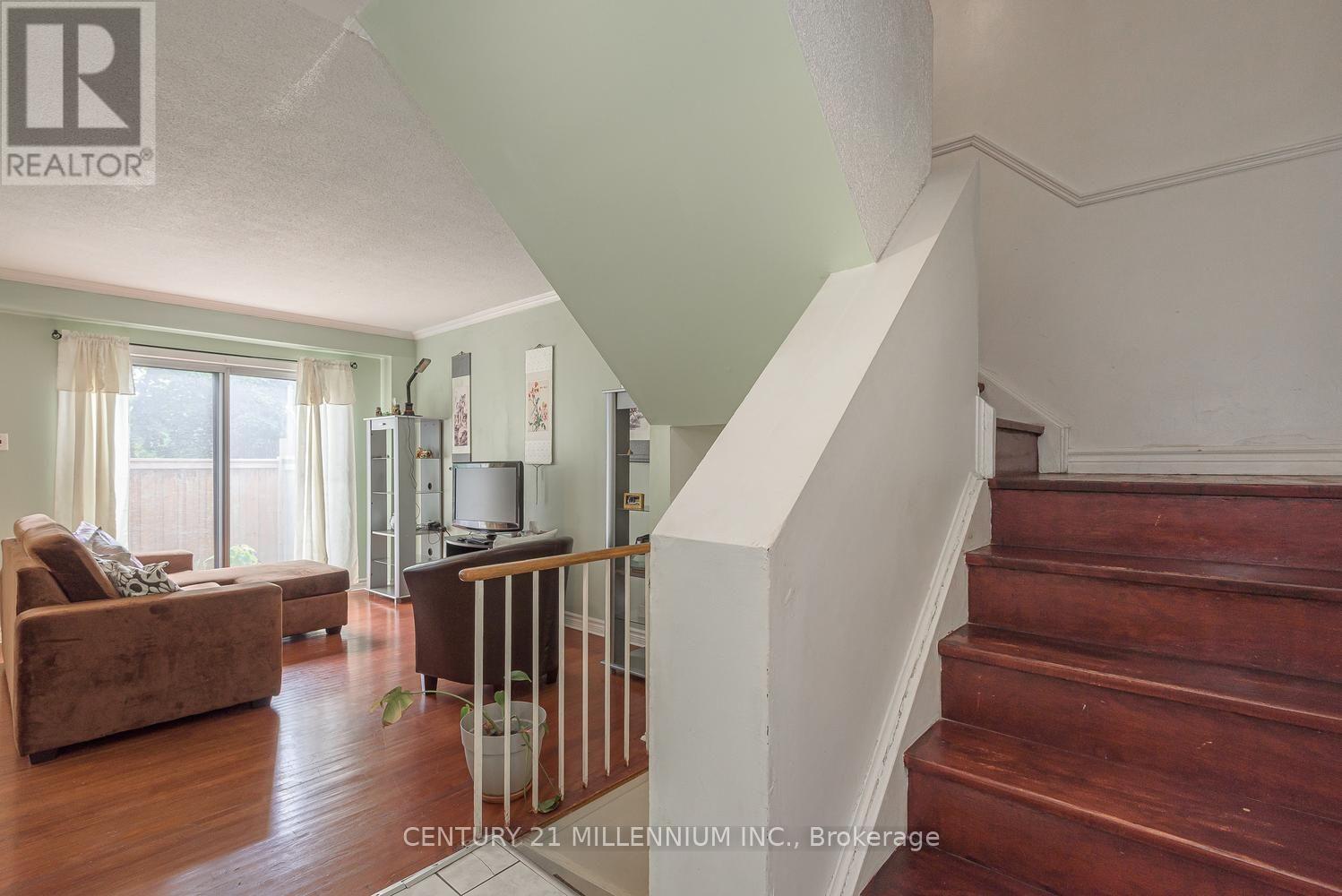 336 Fleetwood Crescent, Brampton, Ontario  L6T 2E7 - Photo 6 - W13691354