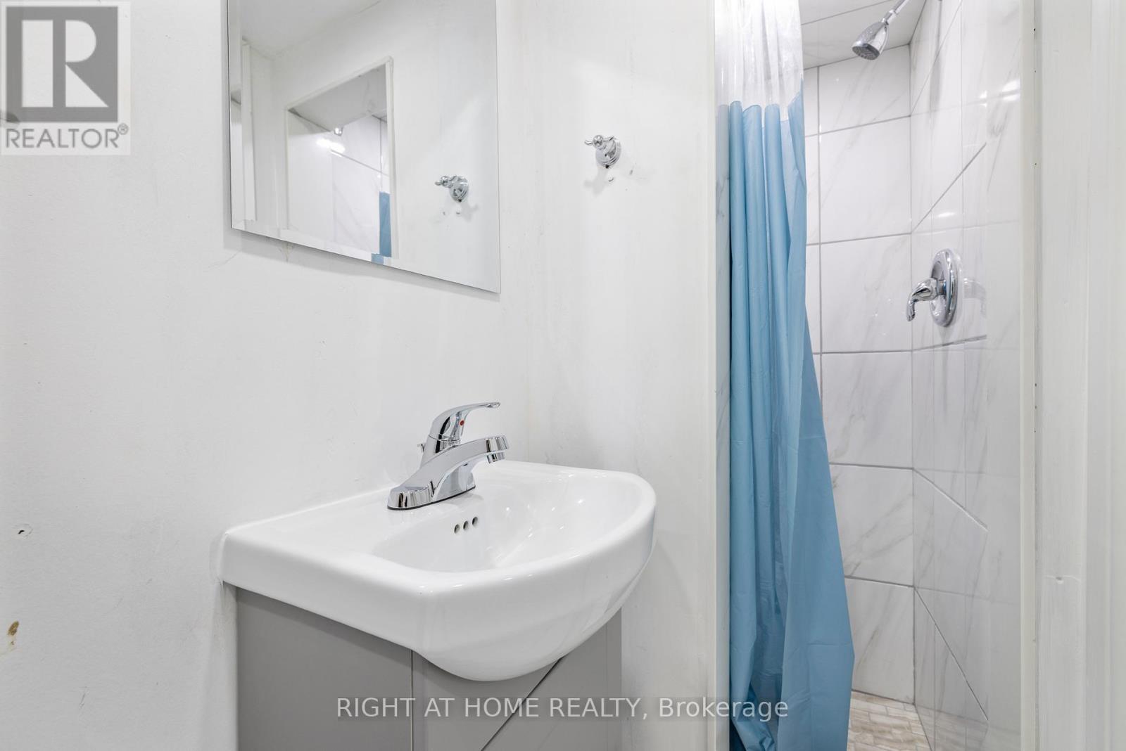 1147 Saturnia Crescent, Mississauga, Ontario  L4Y 2M2 - Photo 17 - W13691384