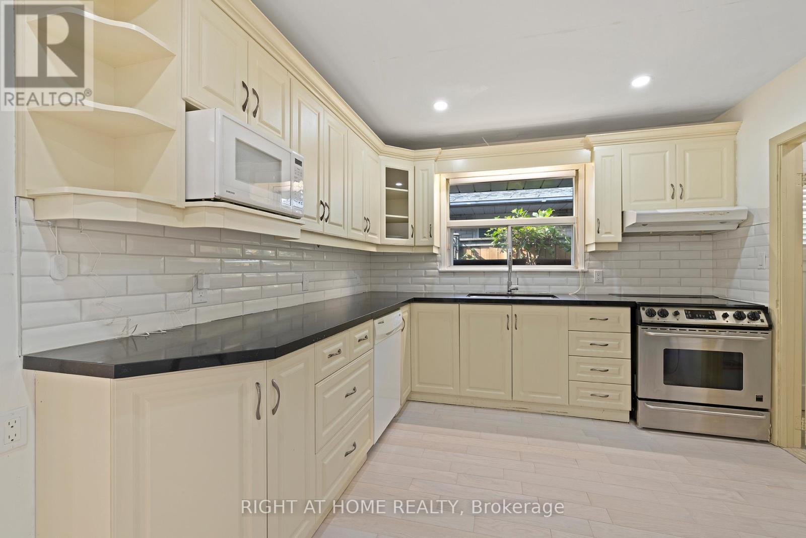 1147 Saturnia Crescent, Mississauga, Ontario  L4Y 2M2 - Photo 7 - W13691384