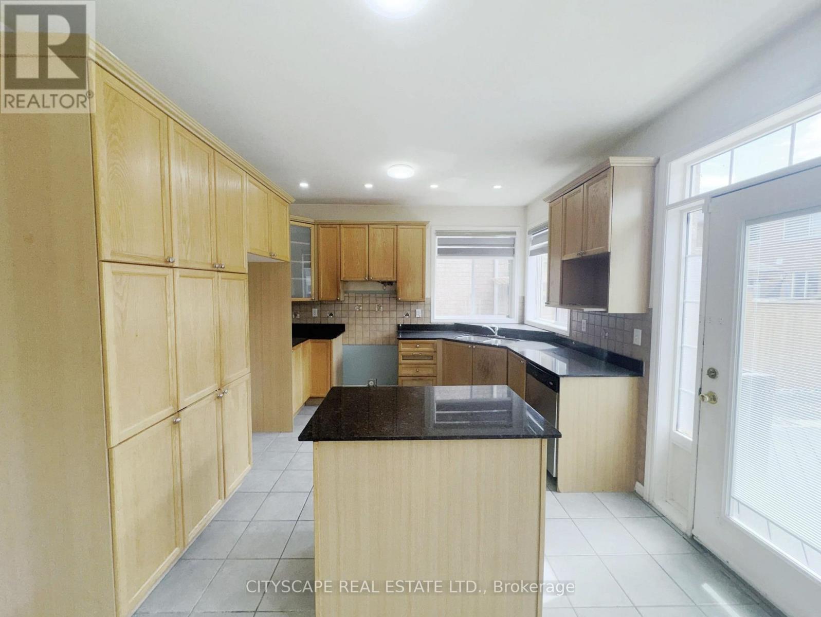 19 Selhurst Drive, Brampton, Ontario  L6P 1A2 - Photo 14 - W13691444