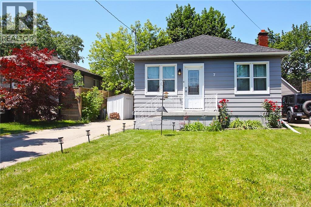 7 LAMPTON Place, Hamilton, Ontario
