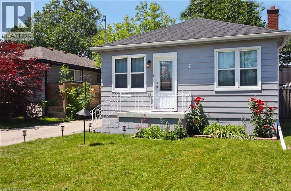 7 Lampton Place, Hamilton, Ontario  L8H 6J7 - Photo 2 - 40855366