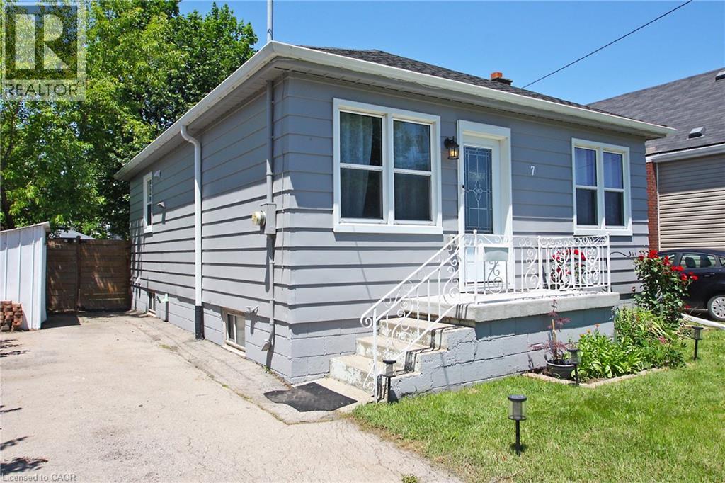 7 Lampton Place, Hamilton, Ontario  L8H 6J7 - Photo 3 - 40855366
